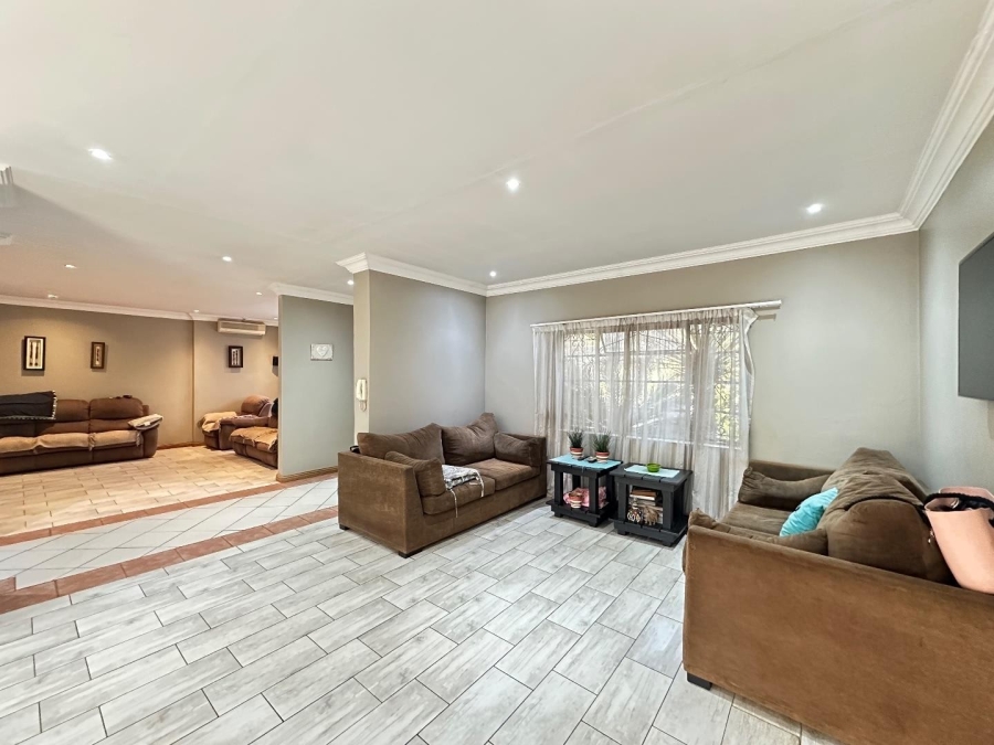 4 Bedroom Property for Sale in Waverley Gauteng