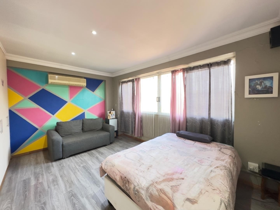 4 Bedroom Property for Sale in Waverley Gauteng