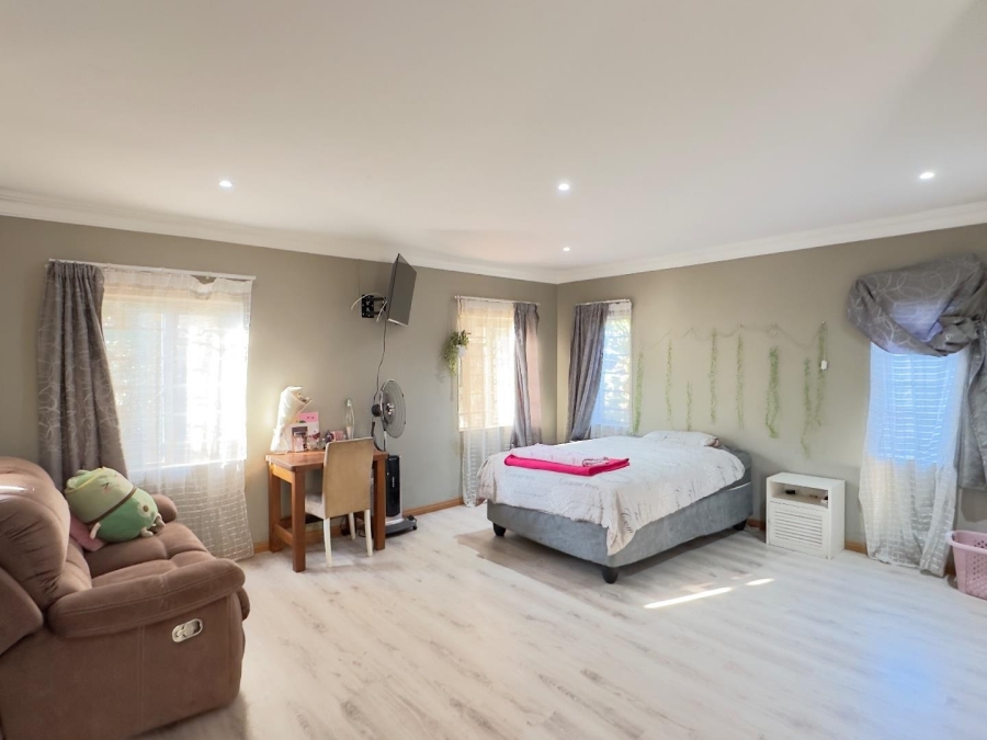 4 Bedroom Property for Sale in Waverley Gauteng