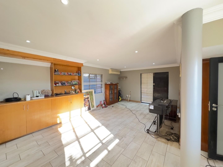 4 Bedroom Property for Sale in Waverley Gauteng