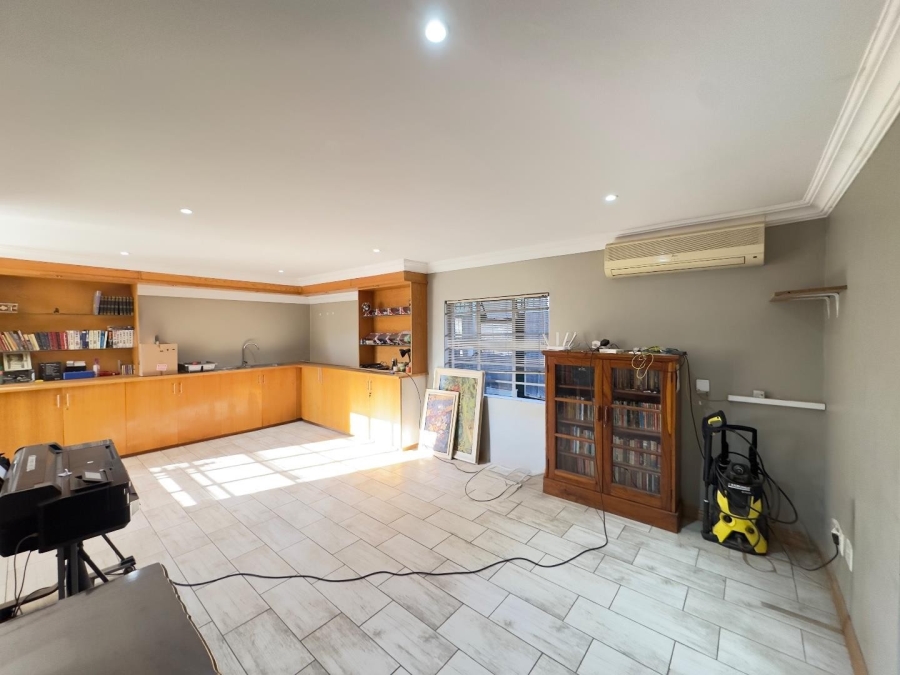 4 Bedroom Property for Sale in Waverley Gauteng