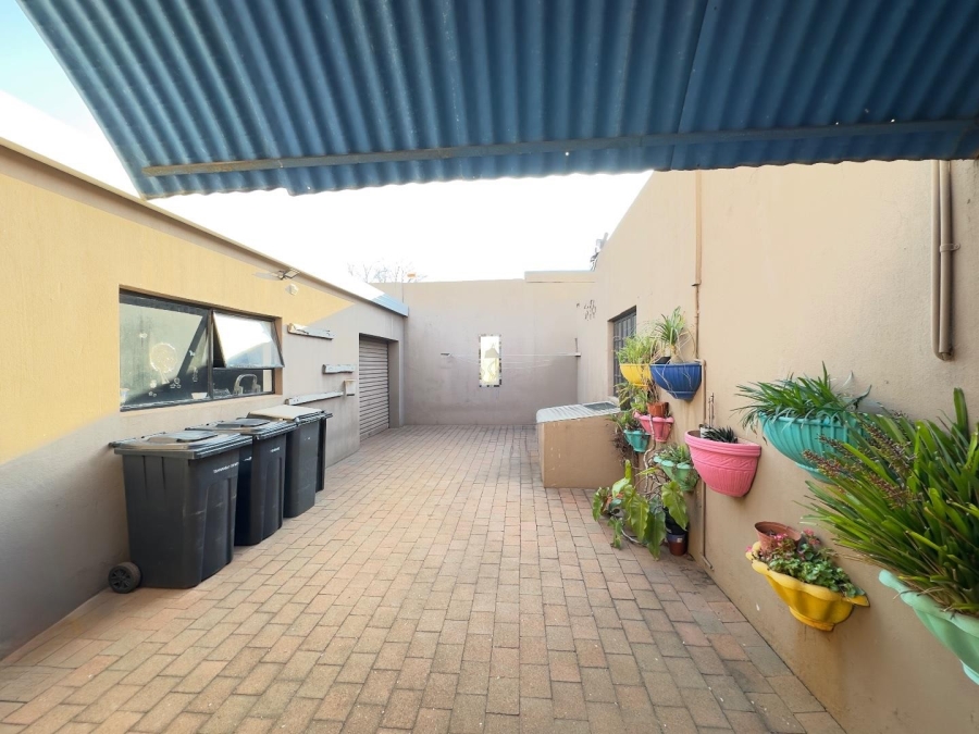 4 Bedroom Property for Sale in Waverley Gauteng