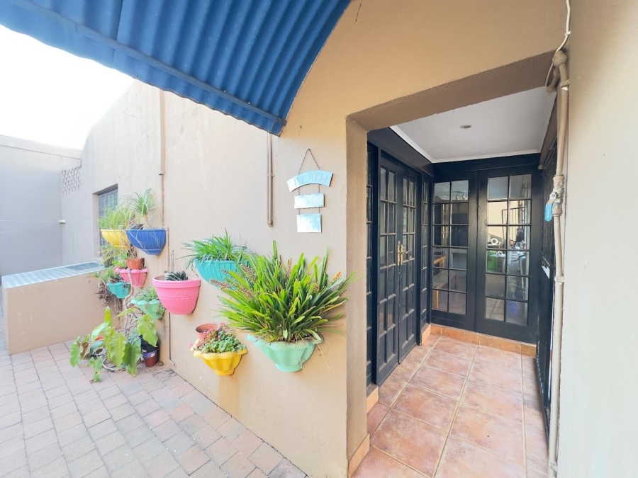 4 Bedroom Property for Sale in Waverley Gauteng