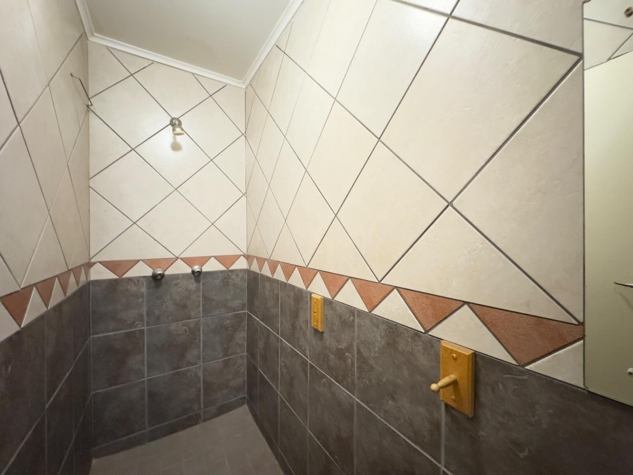4 Bedroom Property for Sale in Waverley Gauteng