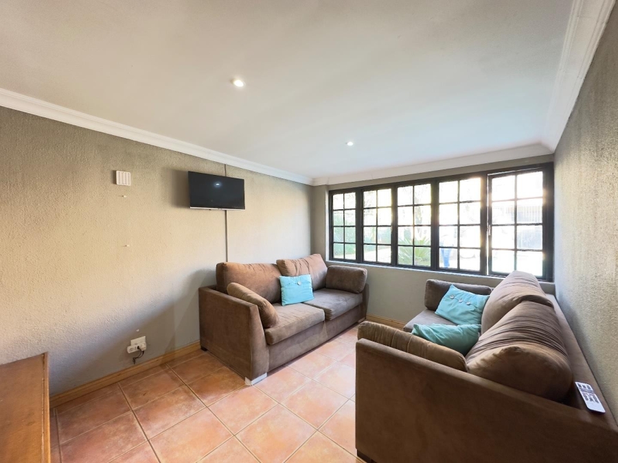 4 Bedroom Property for Sale in Waverley Gauteng