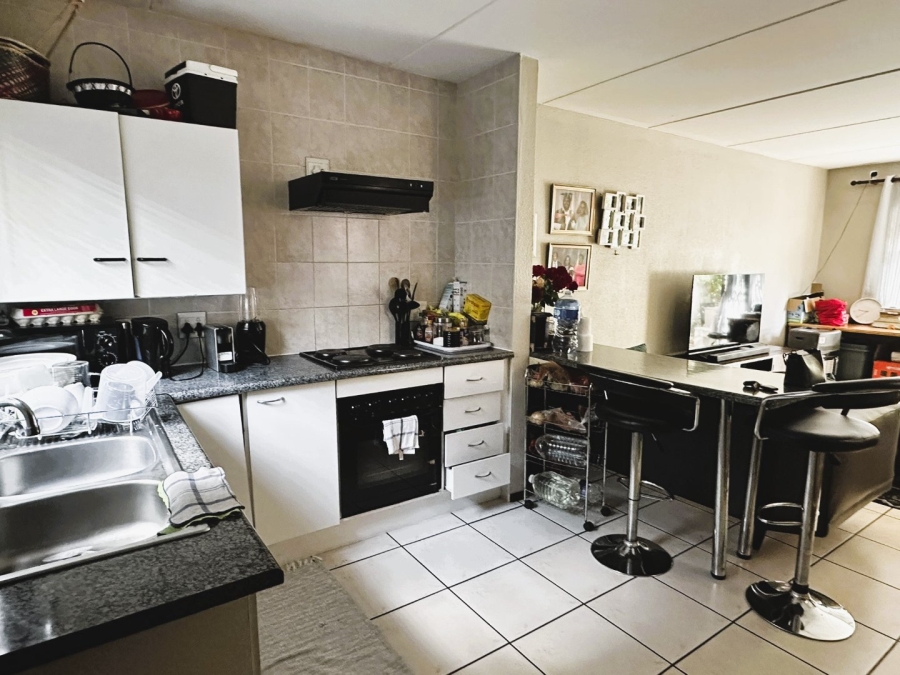 To Let 2 Bedroom Property for Rent in Sonneglans Gauteng