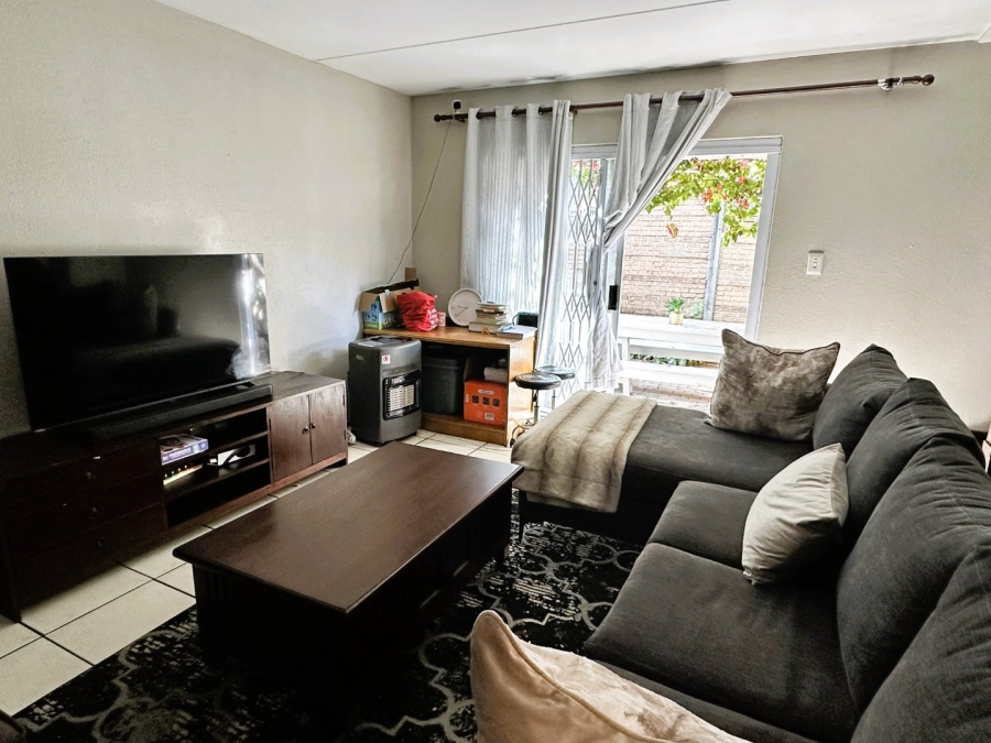 To Let 2 Bedroom Property for Rent in Sonneglans Gauteng
