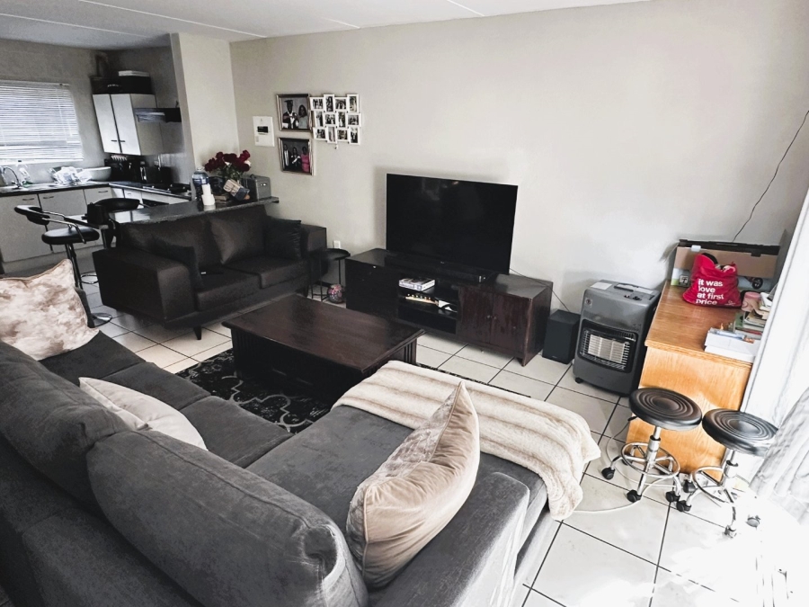 To Let 2 Bedroom Property for Rent in Sonneglans Gauteng