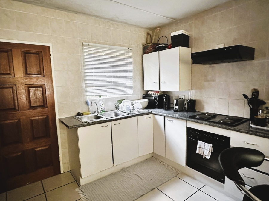 To Let 2 Bedroom Property for Rent in Sonneglans Gauteng