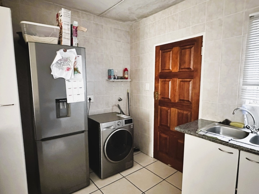 To Let 2 Bedroom Property for Rent in Sonneglans Gauteng