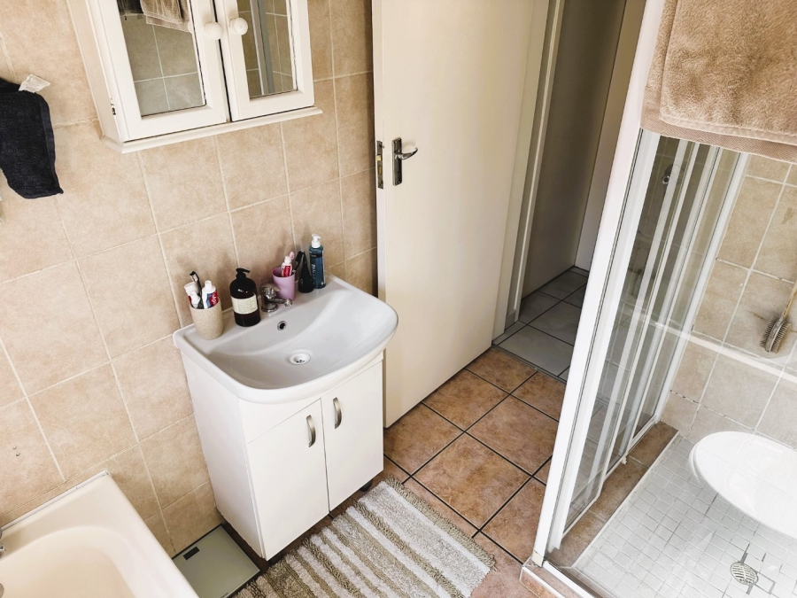 To Let 2 Bedroom Property for Rent in Sonneglans Gauteng