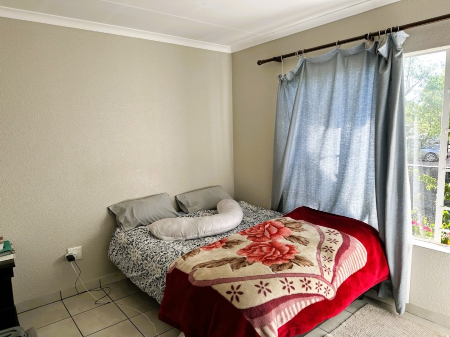 To Let 2 Bedroom Property for Rent in Sonneglans Gauteng