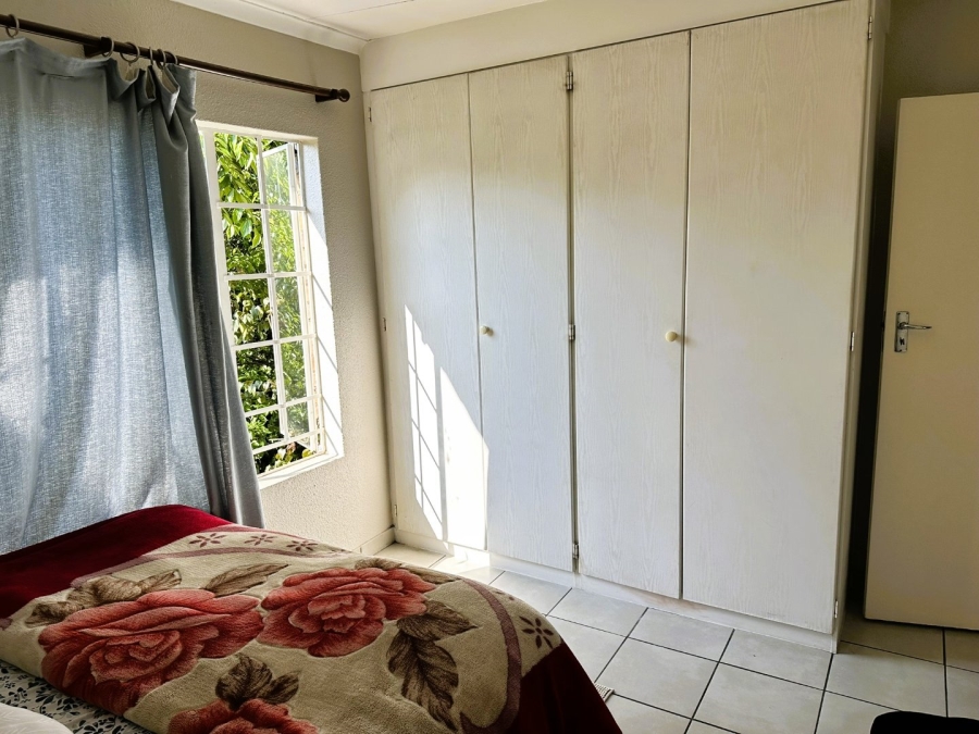 To Let 2 Bedroom Property for Rent in Sonneglans Gauteng