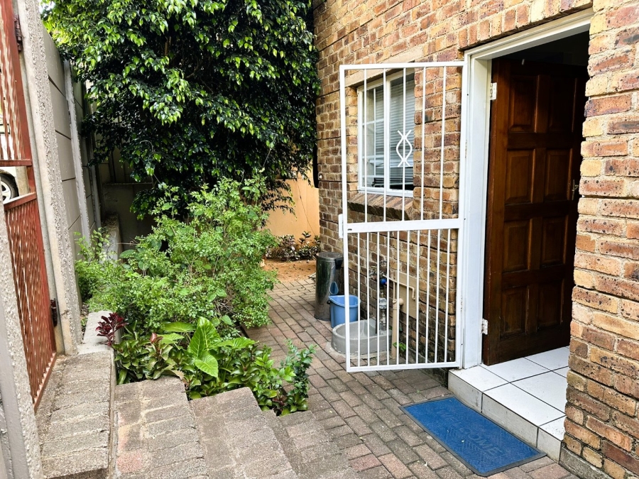 To Let 2 Bedroom Property for Rent in Sonneglans Gauteng