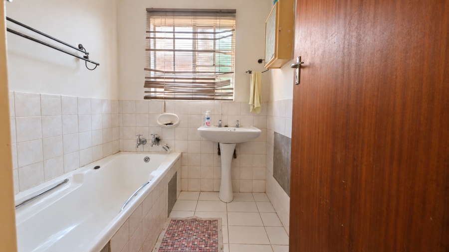  Bedroom Property for Sale in Doornpoort Gauteng