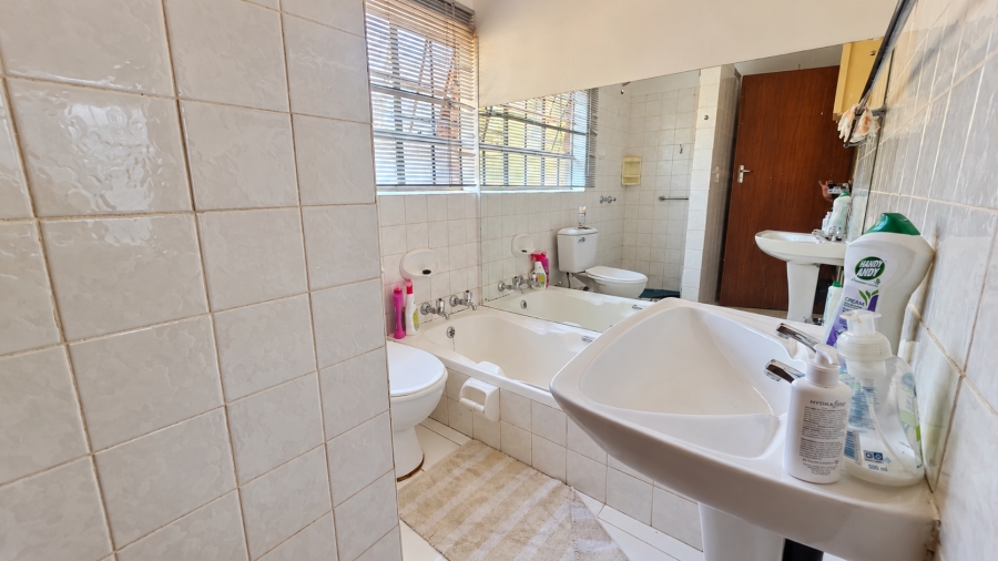  Bedroom Property for Sale in Doornpoort Gauteng