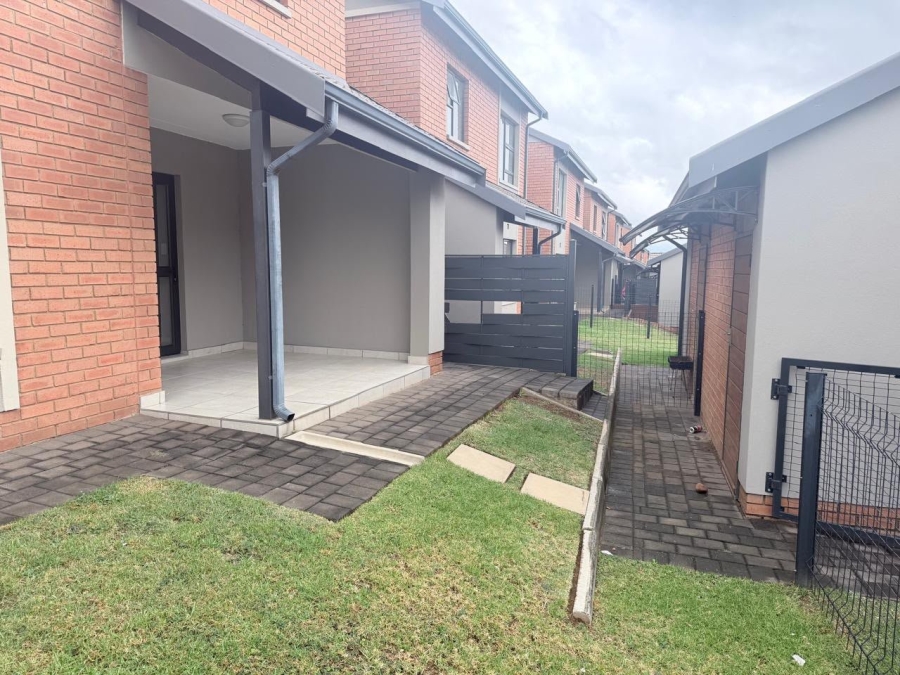 To Let 3 Bedroom Property for Rent in Zambezi Manor Lifestyle Estate Gauteng