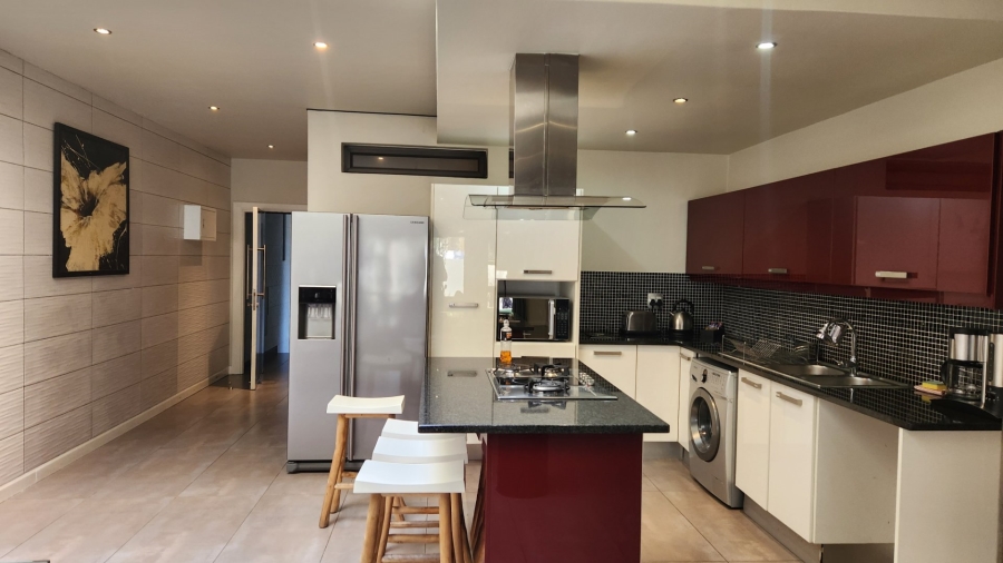 To Let 2 Bedroom Property for Rent in Sandown Gauteng