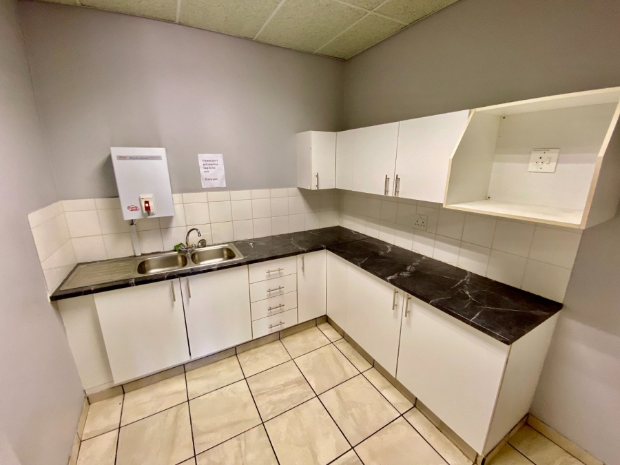 To Let Commercial Property for Rent in Die Hoewes Gauteng