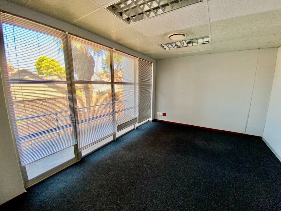 To Let Commercial Property for Rent in Die Hoewes Gauteng