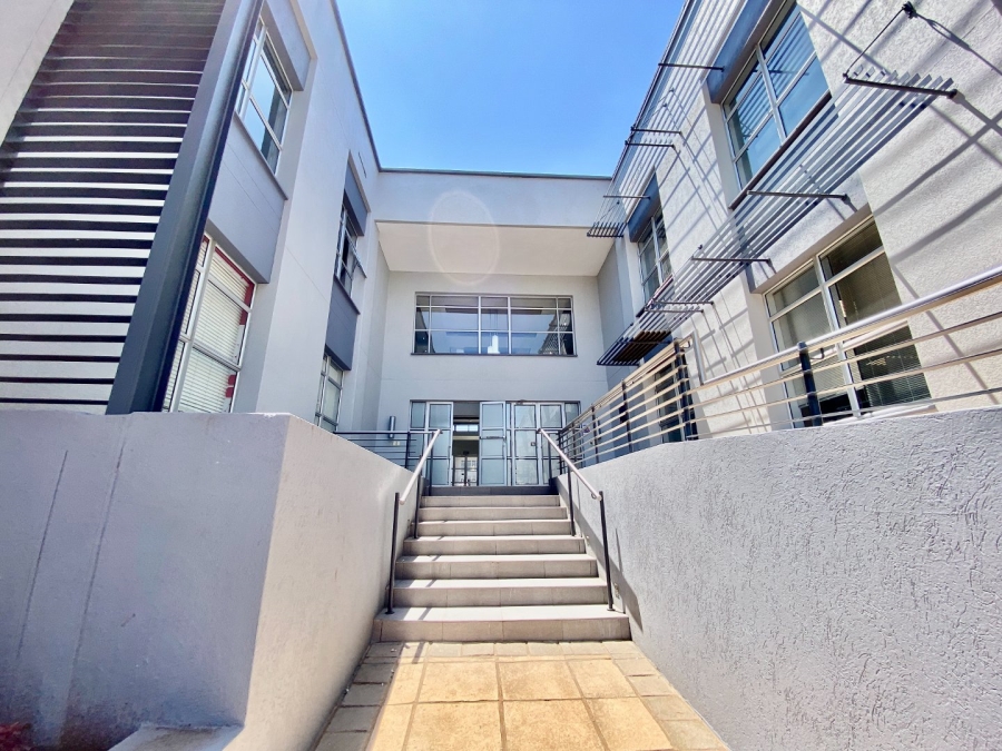 To Let Commercial Property for Rent in Die Hoewes Gauteng
