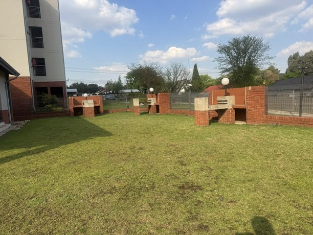 2 Bedroom Property for Sale in Sebenza Gauteng