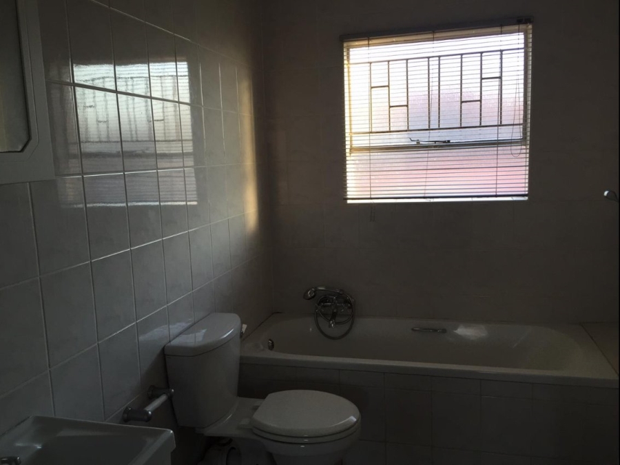 To Let 3 Bedroom Property for Rent in Vorna Valley Gauteng