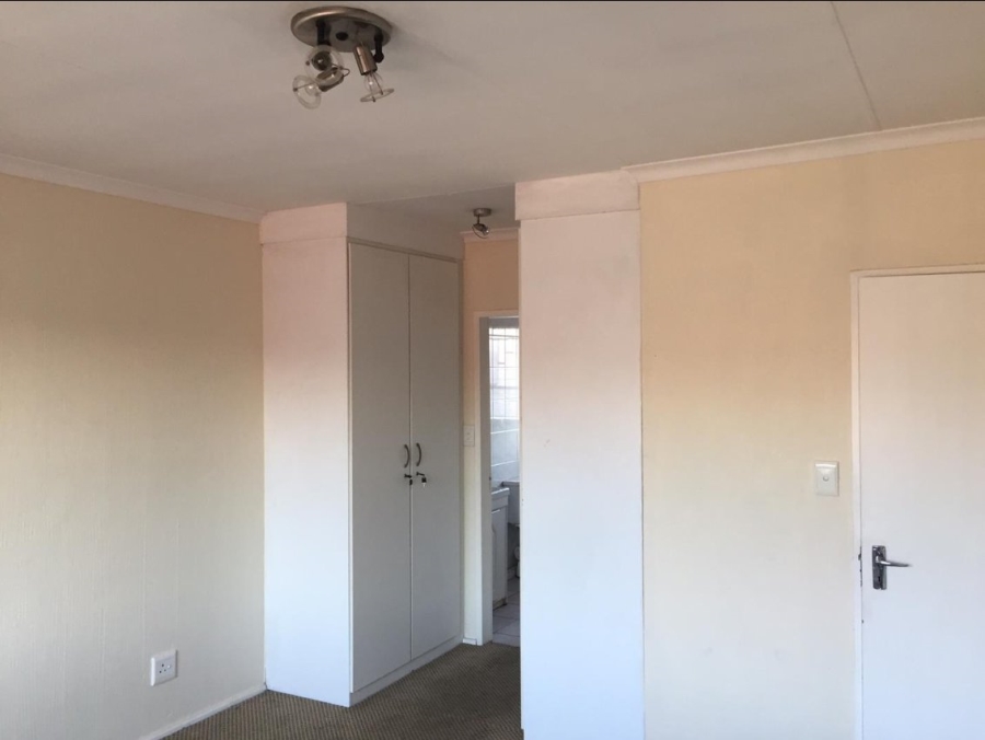 To Let 3 Bedroom Property for Rent in Vorna Valley Gauteng