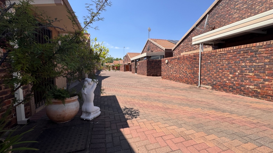 2 Bedroom Property for Sale in Three Rivers Gauteng