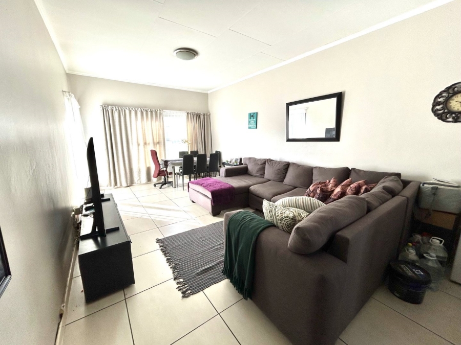 2 Bedroom Property for Sale in Greenstone Hill Gauteng