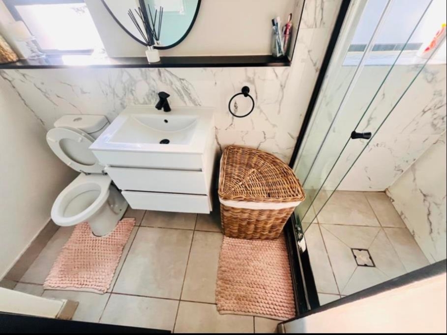 To Let 2 Bedroom Property for Rent in Waterfall Gauteng