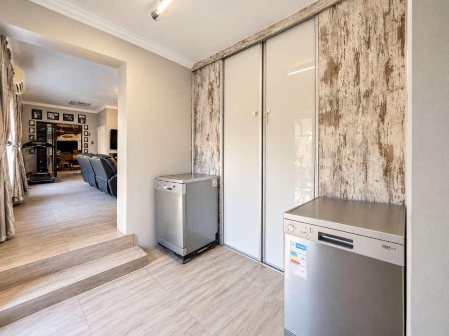 5 Bedroom Property for Sale in Parkrand Gauteng