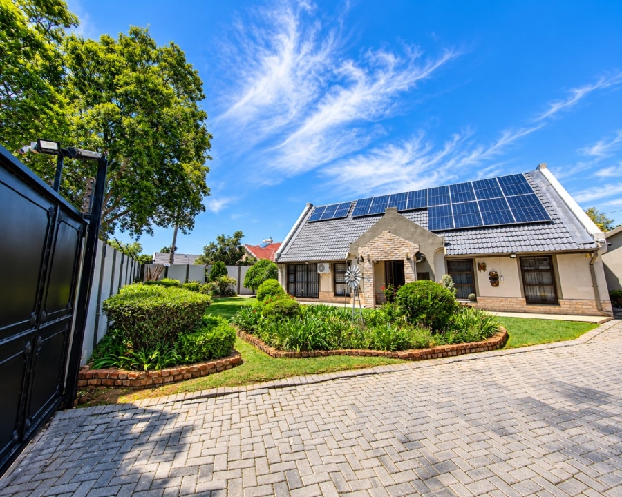 5 Bedroom Property for Sale in Parkrand Gauteng