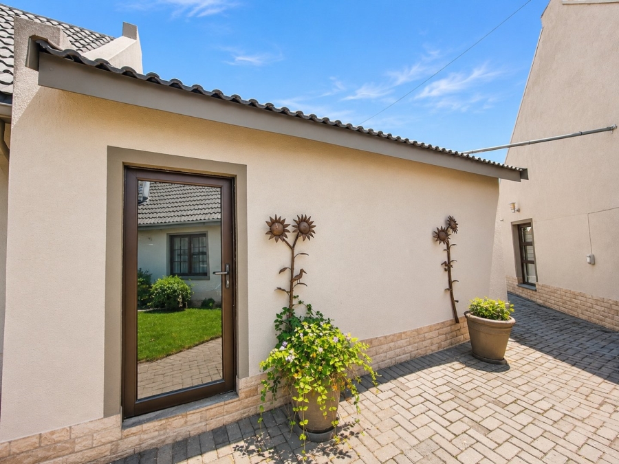 5 Bedroom Property for Sale in Parkrand Gauteng