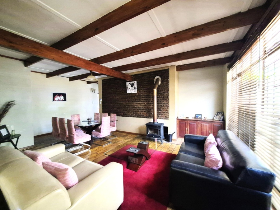 5 Bedroom Property for Sale in Clayville East Gauteng