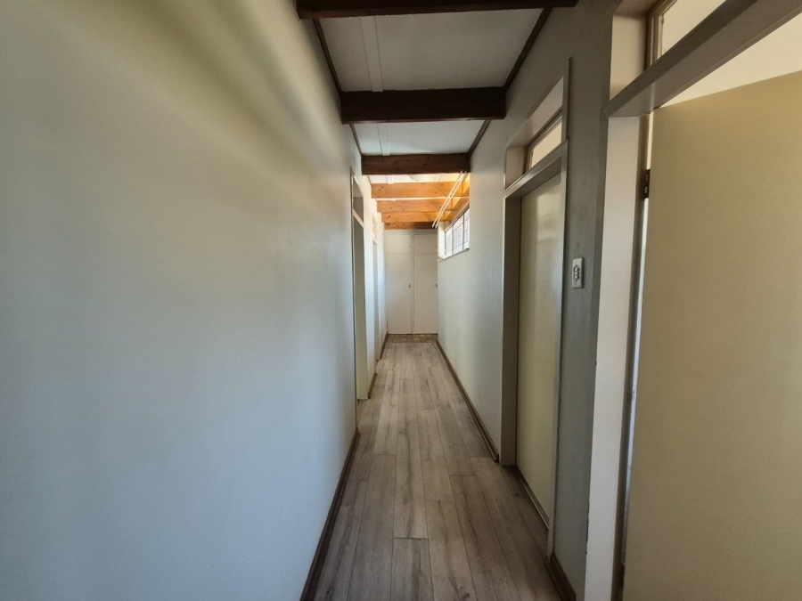 5 Bedroom Property for Sale in Clayville East Gauteng