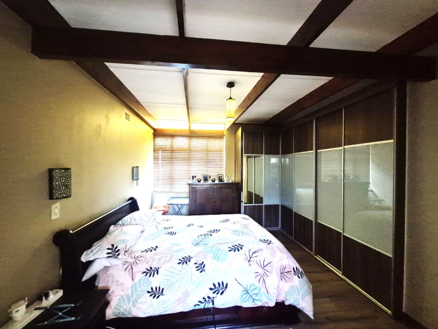 5 Bedroom Property for Sale in Clayville East Gauteng