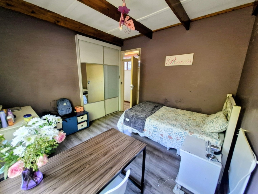 5 Bedroom Property for Sale in Clayville East Gauteng