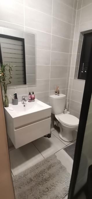 To Let 1 Bedroom Property for Rent in Waterfall Gauteng