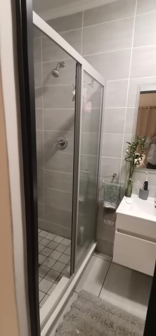 To Let 1 Bedroom Property for Rent in Waterfall Gauteng