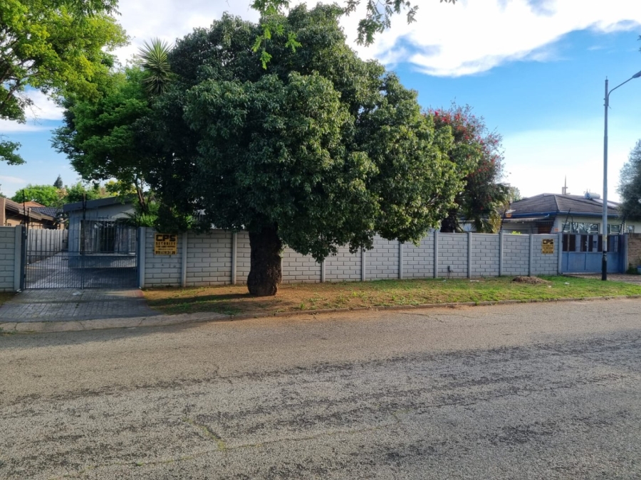 4 Bedroom Property for Sale in New Redruth Gauteng