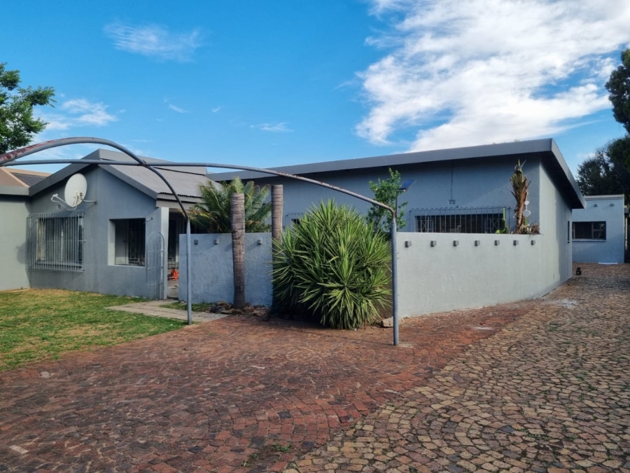 4 Bedroom Property for Sale in New Redruth Gauteng