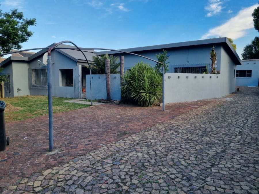 4 Bedroom Property for Sale in New Redruth Gauteng