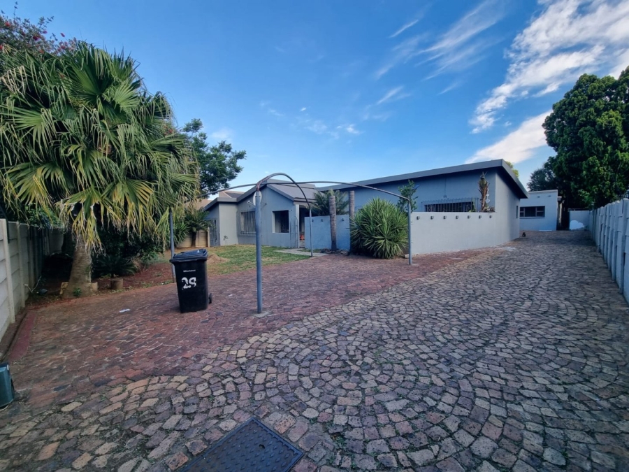 4 Bedroom Property for Sale in New Redruth Gauteng