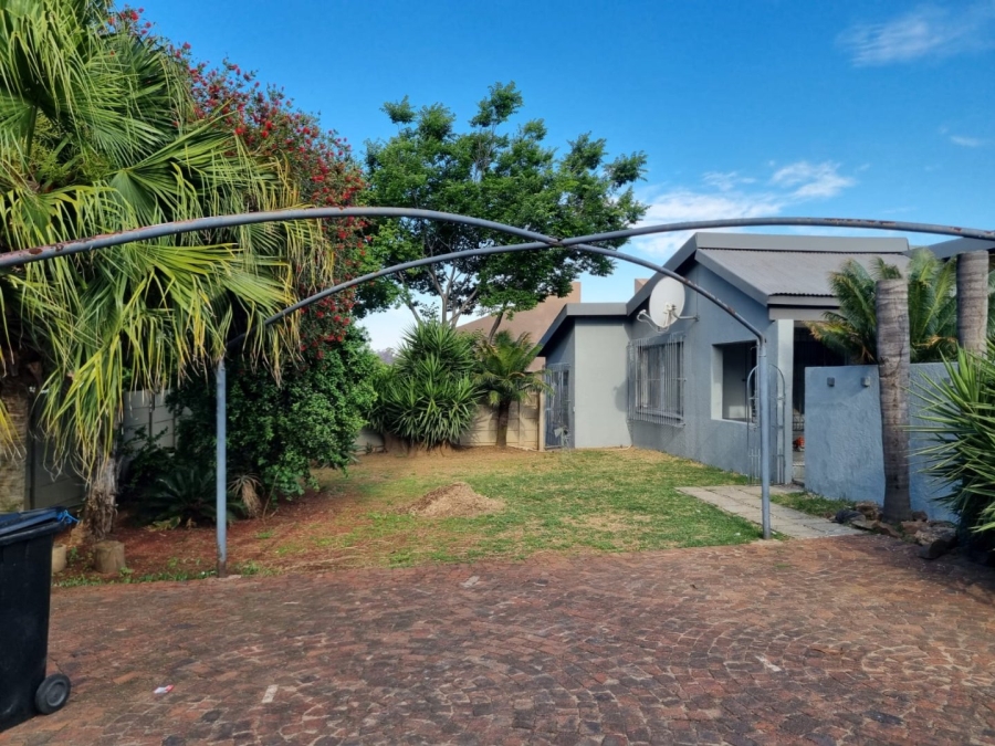 4 Bedroom Property for Sale in New Redruth Gauteng