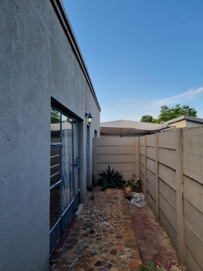 4 Bedroom Property for Sale in New Redruth Gauteng