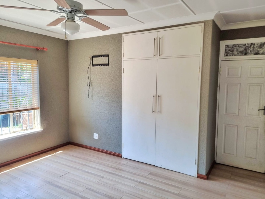 4 Bedroom Property for Sale in New Redruth Gauteng