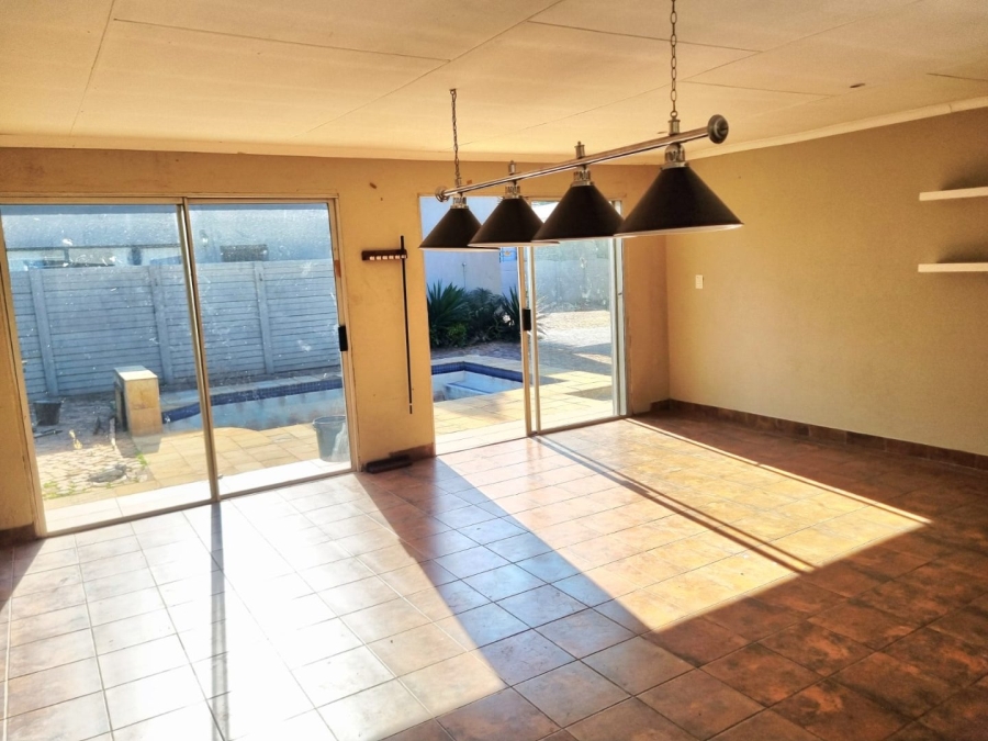 4 Bedroom Property for Sale in New Redruth Gauteng