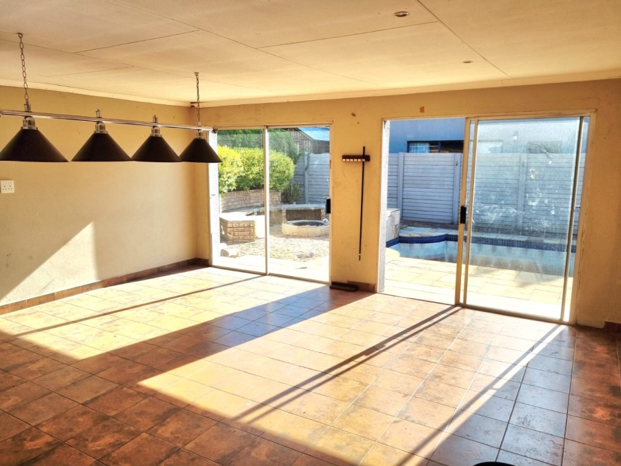 4 Bedroom Property for Sale in New Redruth Gauteng