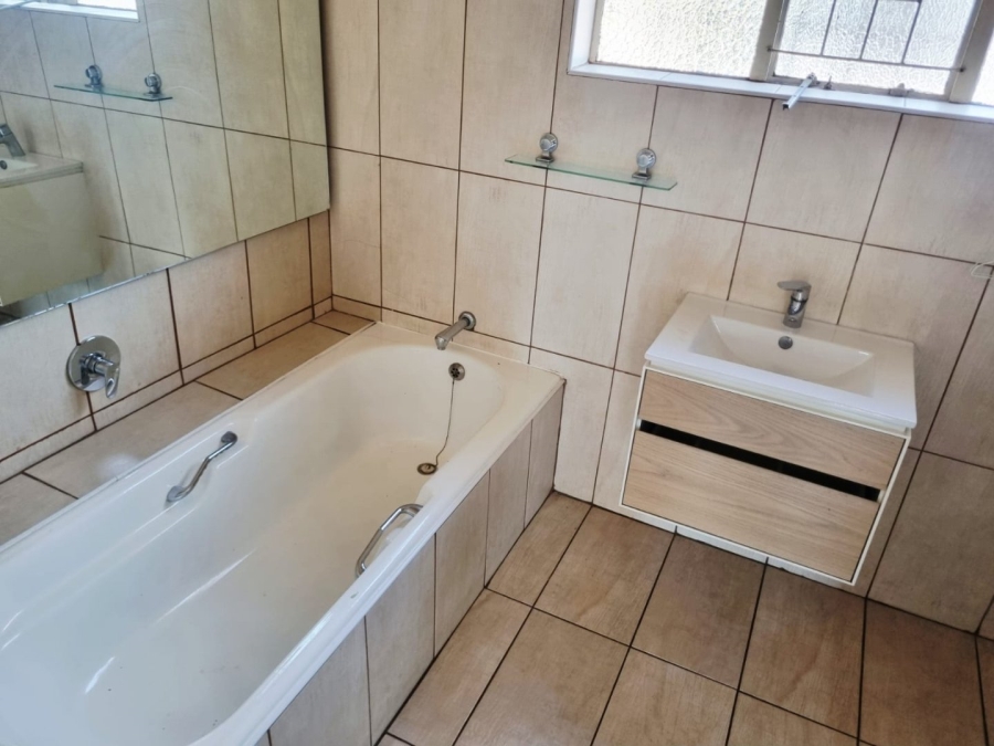 4 Bedroom Property for Sale in New Redruth Gauteng